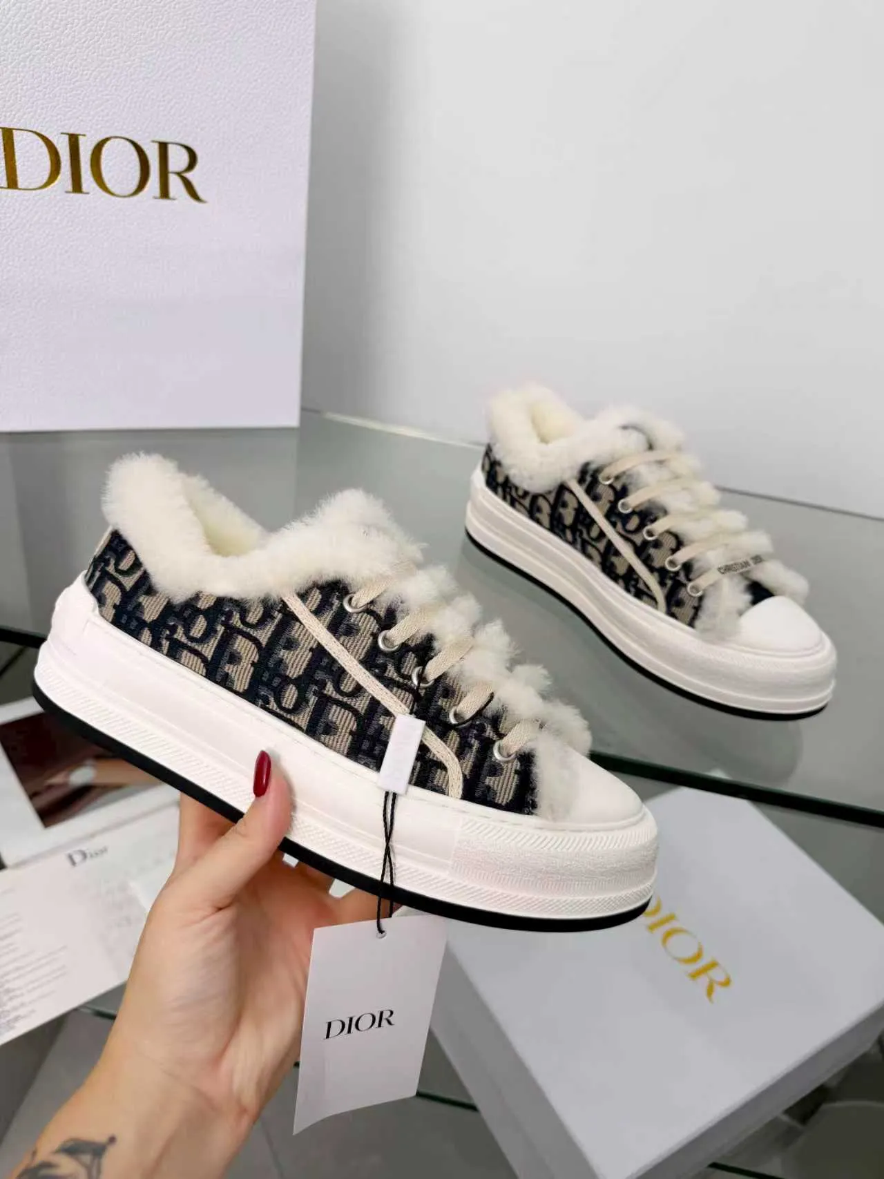 Men's men's shoes pP540! 𝐃𝐈𝐎𝐑 𝐖𝐚𝐥𝐤'𝐧 Dior Presbyopia Embroidery Wool Thick Sole Canvas Shoes Casual Sneakers (Half Flop) These Walk'n'Dior thick sole sneakers are a fashionable piece that elevates the collection. Oblique printed cotton embroidered upper with comfortable platform sole, tongue and Christian Dior Paris signature laces. Bottom thickness 4.5CM Size: Women's 35-41